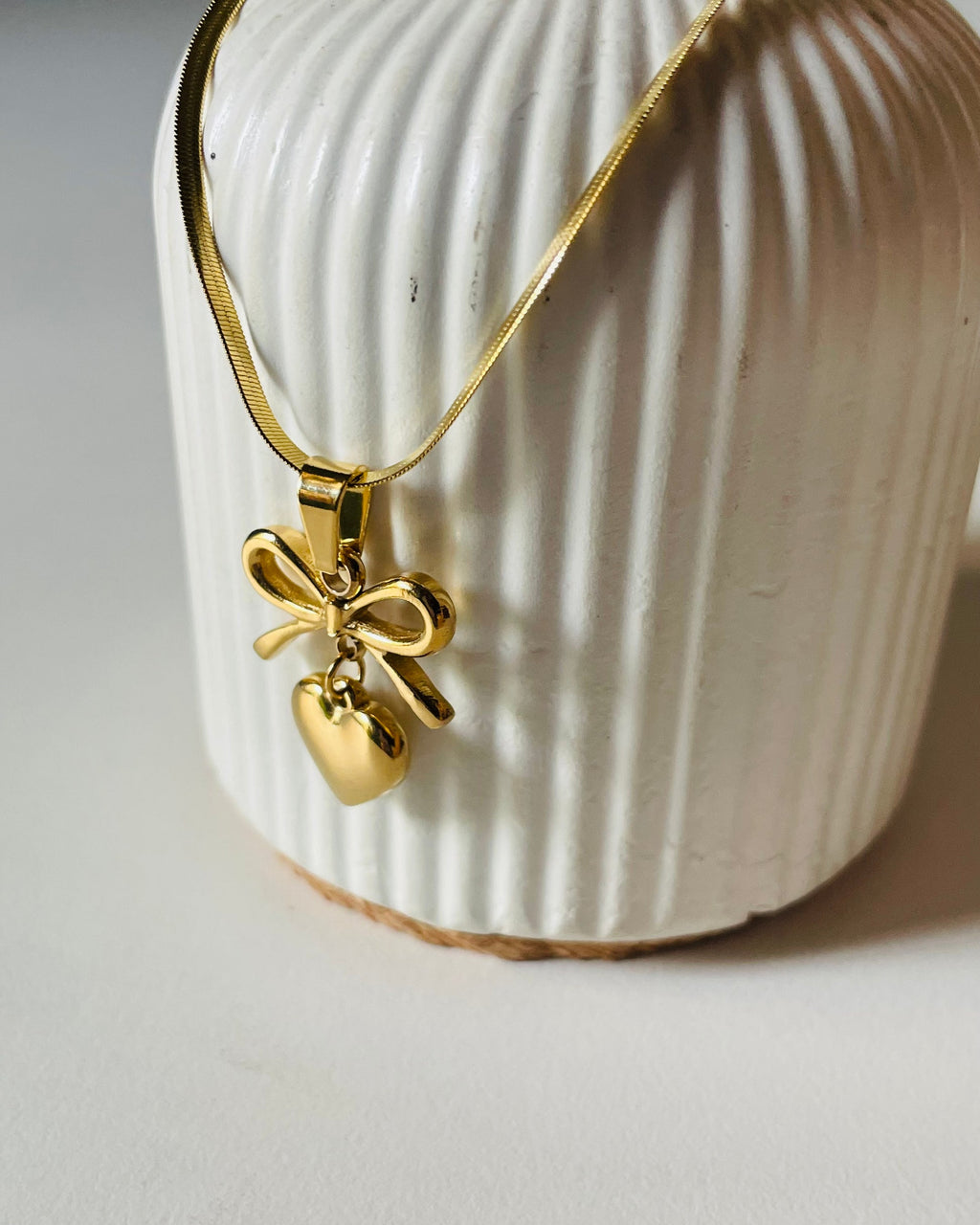Stole my Heart Bow Pendant - 18kt Gold Pendant