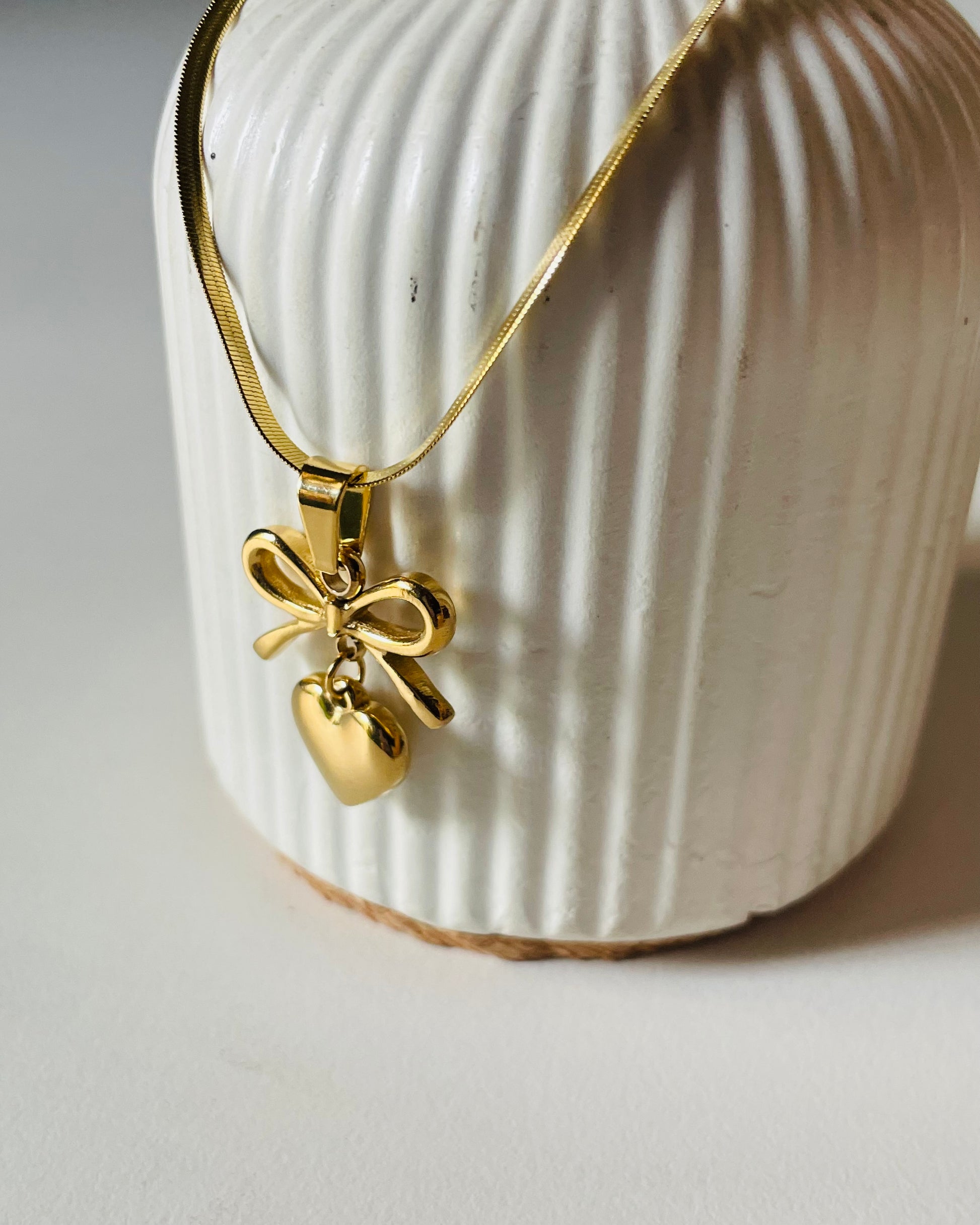 Stole my Heart Bow Pendant - 18kt Gold Pendant