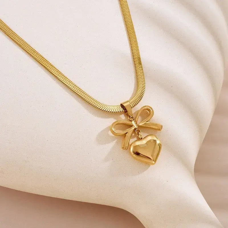 Stole my Heart Bow Pendant - 18kt Gold Pendant