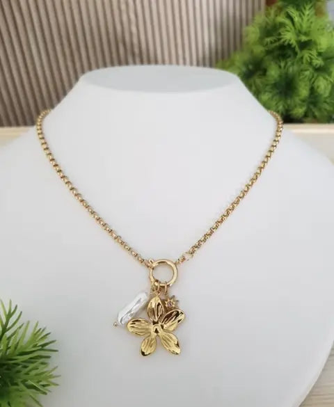 Floral Dream MOP Charms Pendant