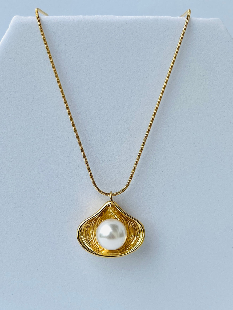 Pearl Shell Pendant - 18KT Gold Plated
