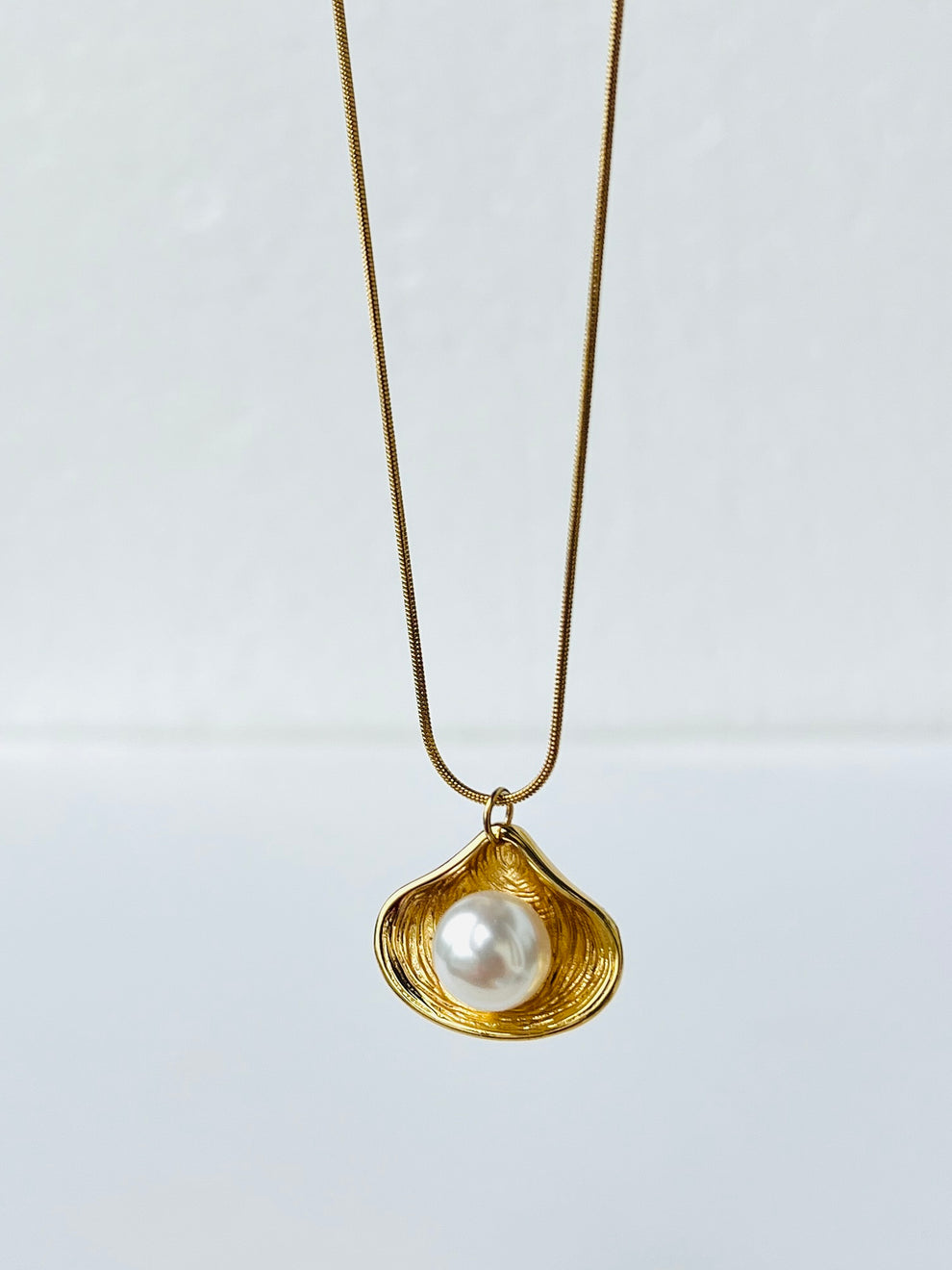 Pearl Shell Pendant - 18KT Gold Plated