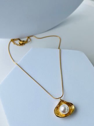 Pearl Shell Pendant - 18KT Gold Plated