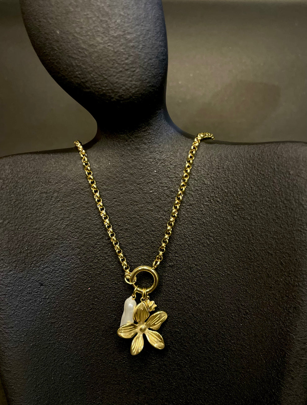 Floral Dream MOP Charms Pendant