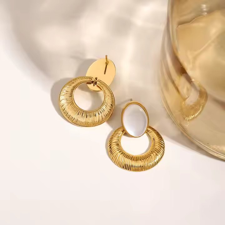 hammered MOP dangling Earring - Demifine 18KT Gold Plated